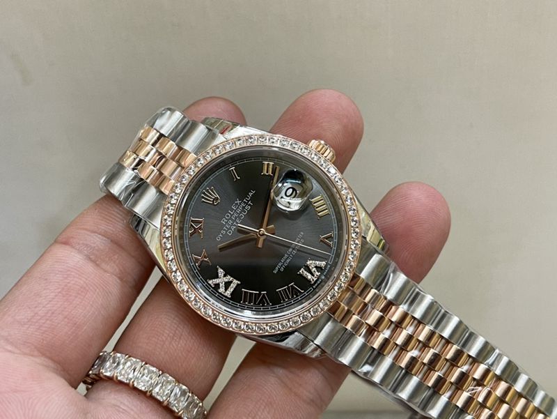 真金真钻劳力士顶级高仿手表日志款间金玫瑰金女士黑盘机械钻石腕表正面图