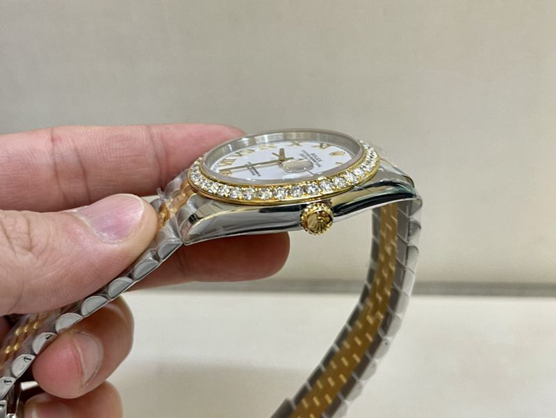 真金真钻劳力士顶级复刻手表日志款男士间金机械钢带腕表侧面图