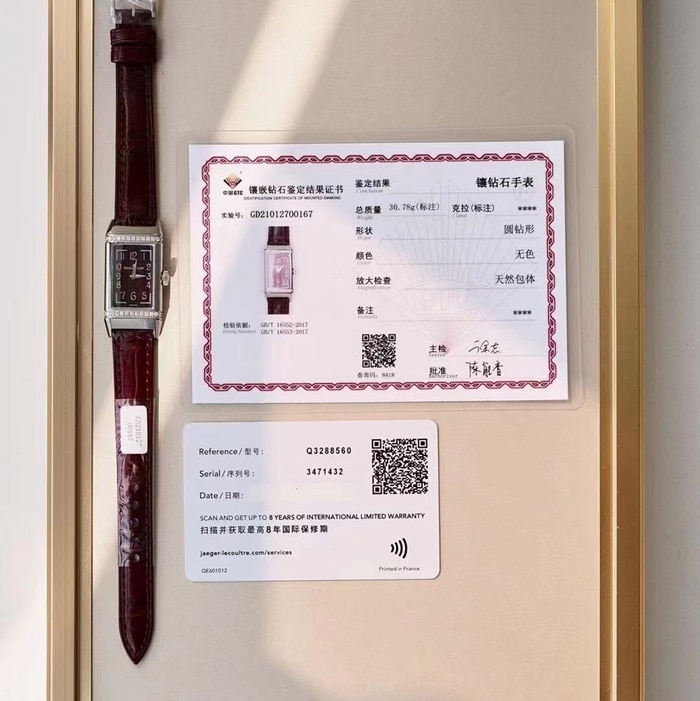 顶级复刻手表积家女款红盘翻转系列皮带腕表正面图