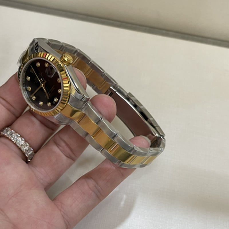 劳力士女款真金真钻腕表正面图