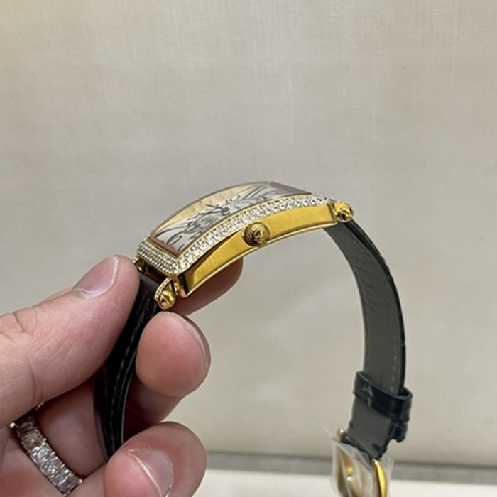 顶级复刻手表法穆兰穆勒真金真钻皮带手表侧面图