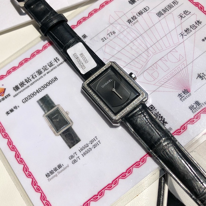 原单顶级复刻手表香奈儿女款黑盘黑带BOY.FRIEND石英腕表正面图