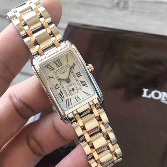 顶级复刻原单手表浪琴女款白盘间金带黛绰维纳系列 腕表正面图