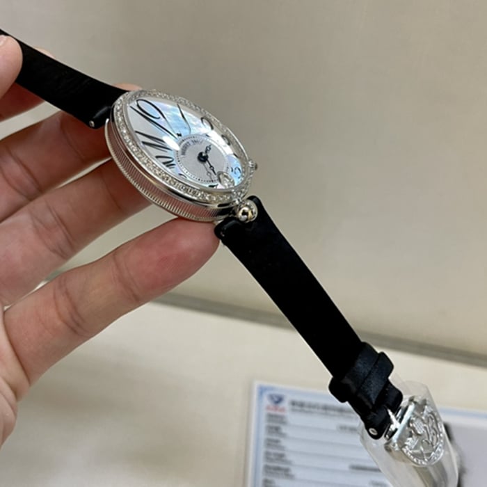 真金真钻顶级复刻手表宝玑女款白盘那不勒斯王后系列皮带腕表侧面图