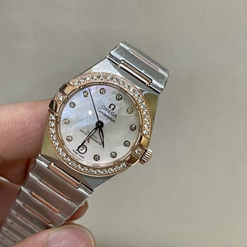 欧米茄星座真金真钻女款腕表正面图