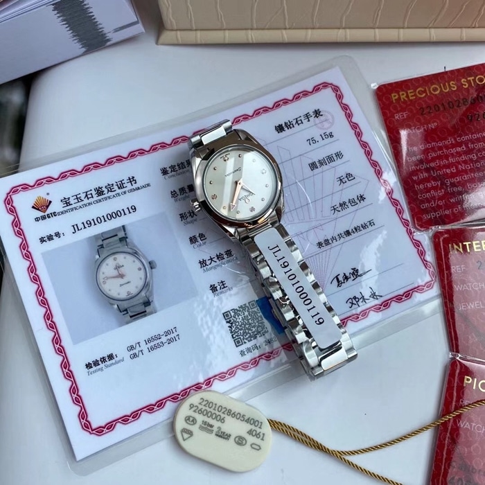 顶级复刻手表欧米茄女款白盘海马系列钢带腕表正面图