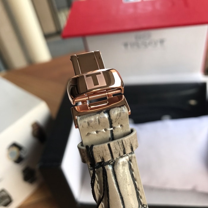 原单顶级复刻手表天梭女款白盘棕带俊雅系列简约百搭石英腕表表扣图