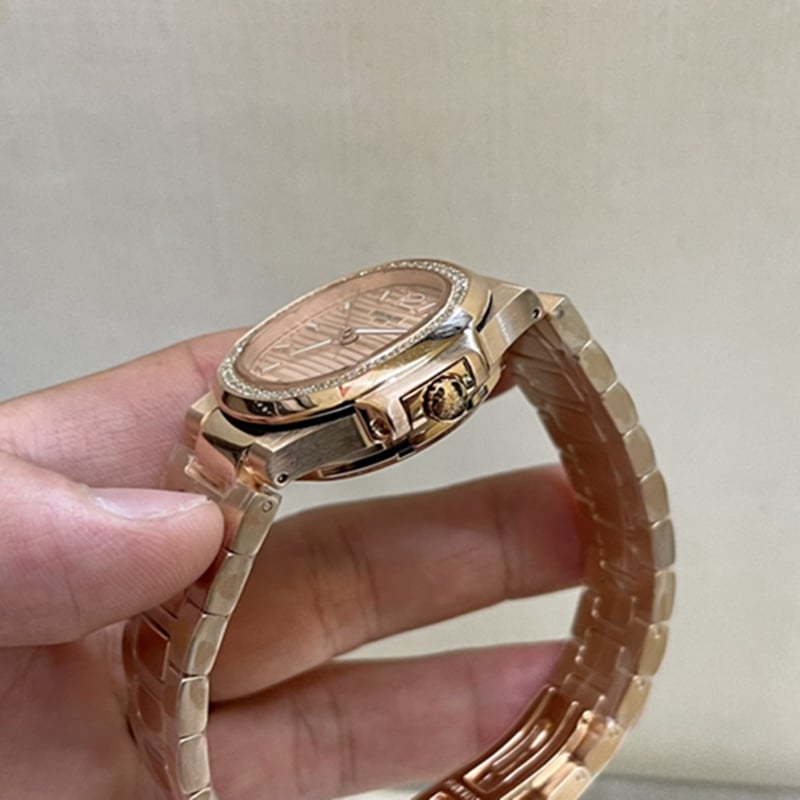 顶级复刻手表百达翡丽 鹦鹉螺 女款腕表侧面图