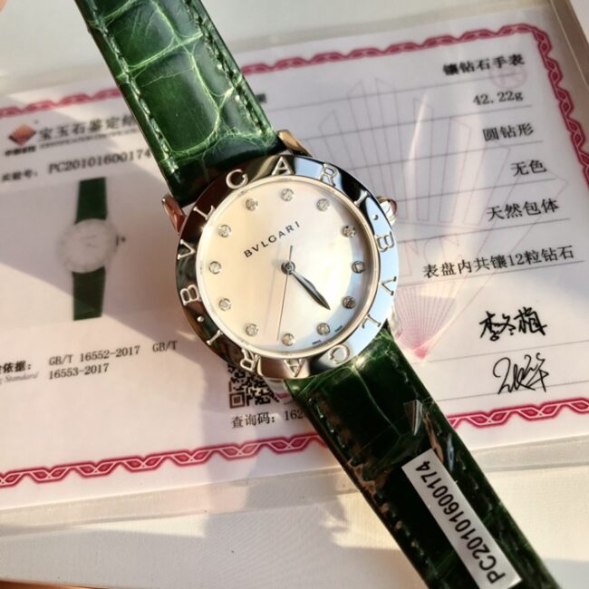 顶级复刻手表宝格丽女款白盘绿带优雅时尚皮带腕表正面图