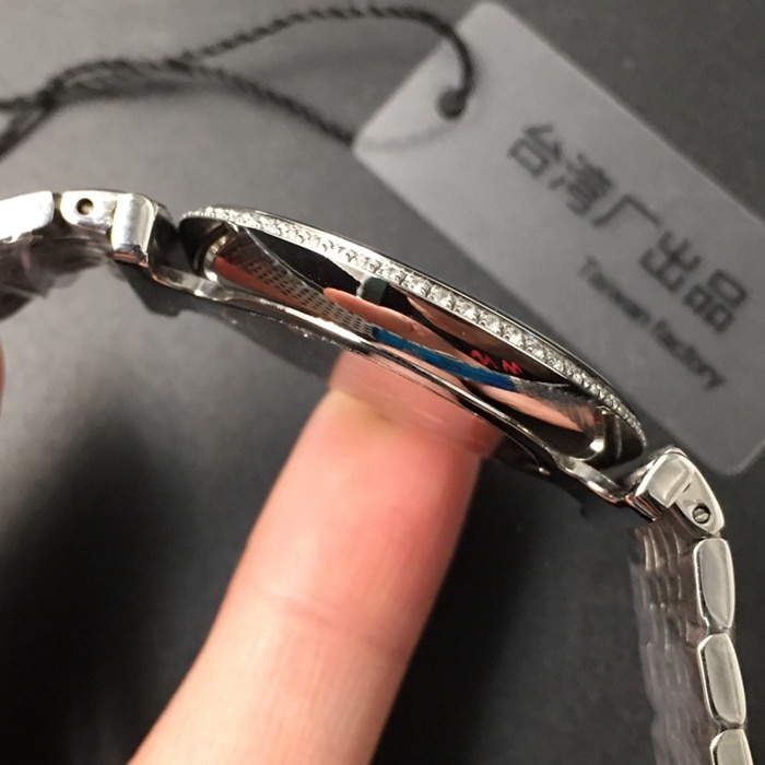 顶级复刻手表浪琴情侣对表黑盘钢带嘉岚系列精品腕表侧面图