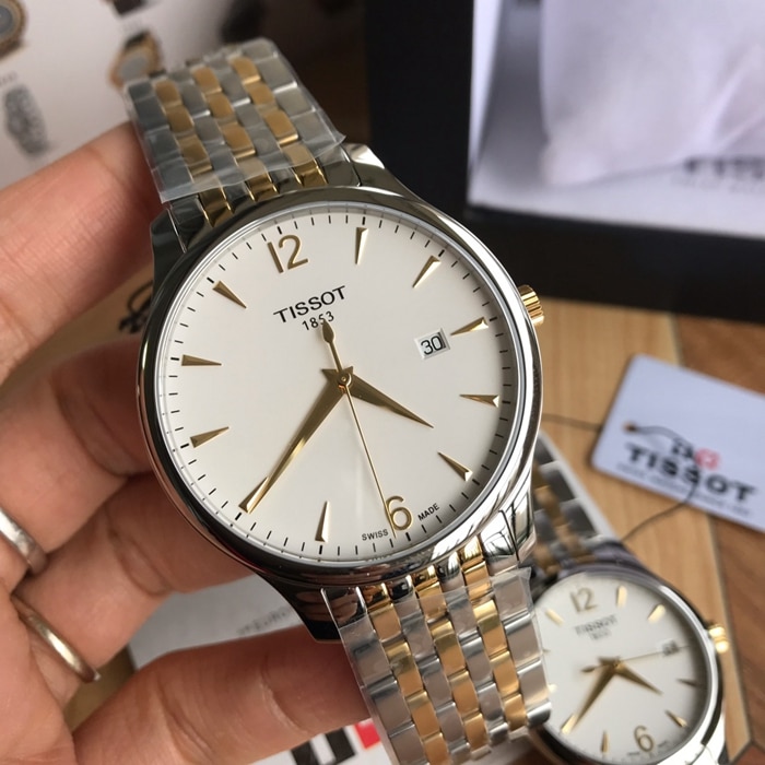 原单顶级复刻手表男款白盘间金带俊雅系列商务休闲石英钢带腕表正面图