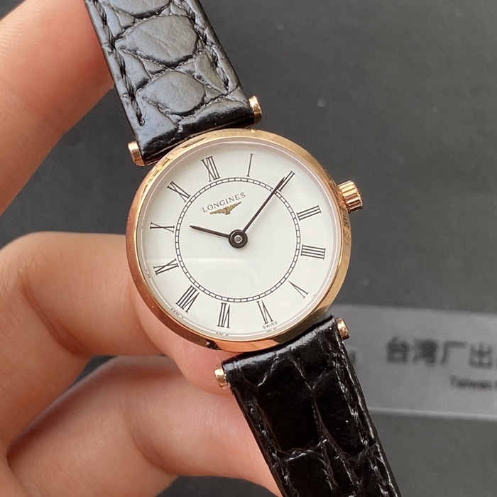 顶级复刻手表浪琴情侣对表白盘黑带嘉岚系列石英皮带腕表正面图