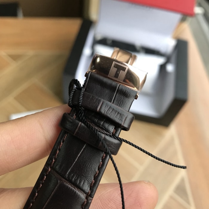 原单顶级复刻手表天梭男款白盘棕带俊雅系列商务休闲皮带腕表表扣图