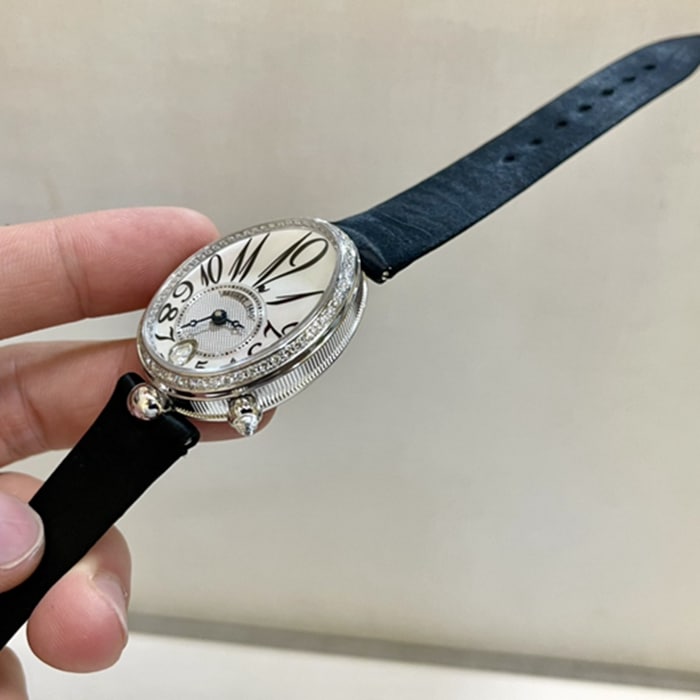 真金真钻顶级复刻手表宝玑女款白盘那不勒斯王后系列皮带腕表侧面图