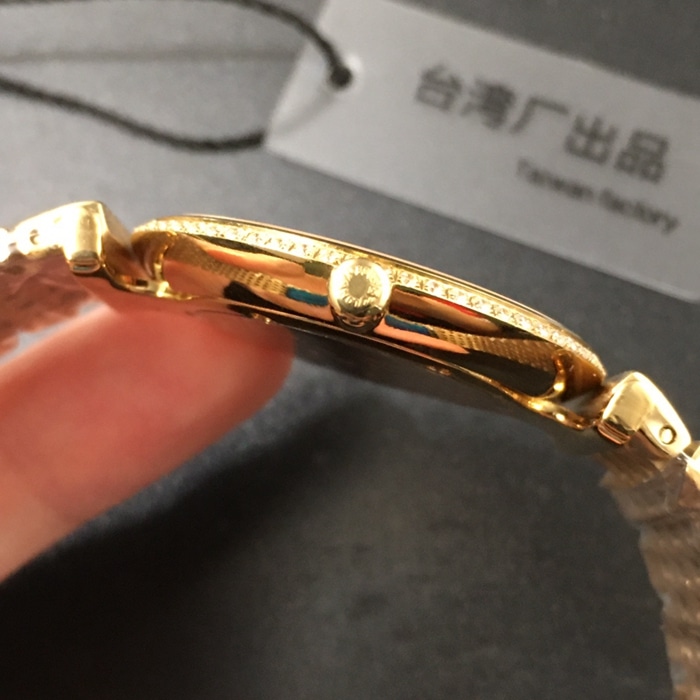 顶级复刻手表浪琴情侣对表金盘金带嘉岚系列石英钢带腕表侧面图