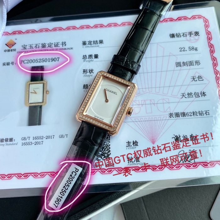 原单顶级复刻手表香奈儿女款白盘黑带石英皮带腕表正面图