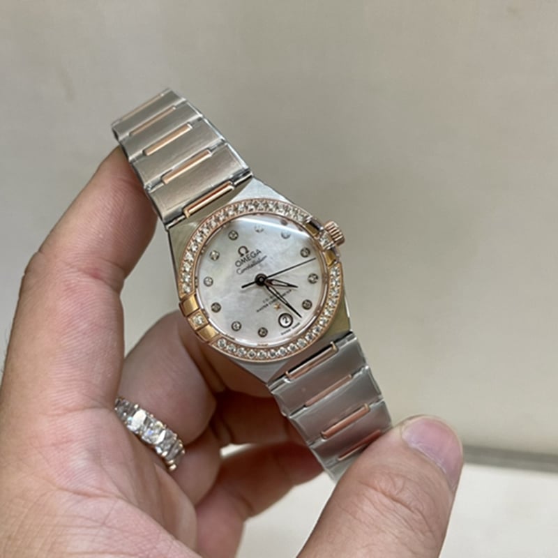 欧米茄星座真金真钻女款腕表正面图