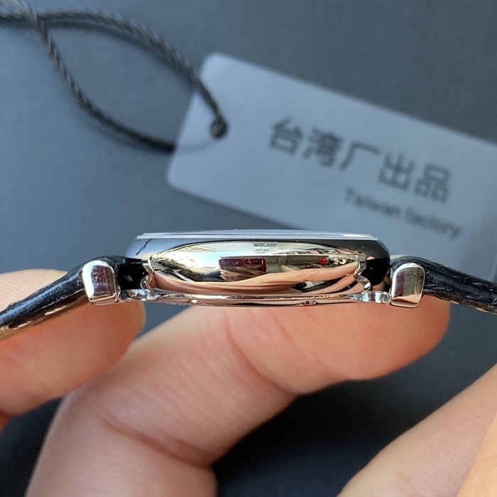 顶级复刻手表浪琴情侣表蓝盘黑带嘉岚系列皮带石英腕表侧面图
