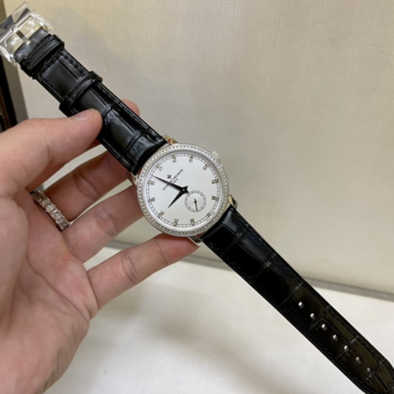 江诗丹顿男款真金真钻腕表正面图