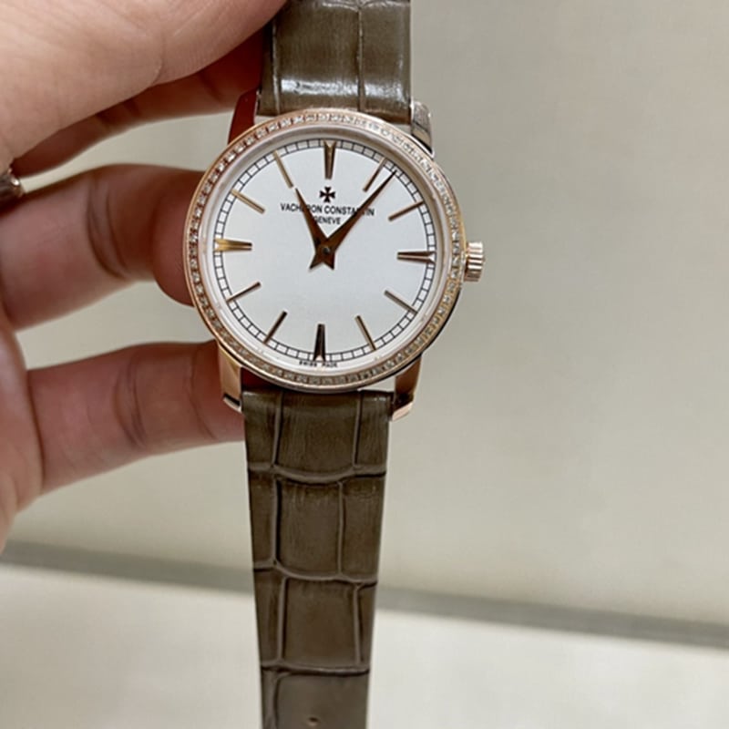 江诗丹顿 纵横四海女款真金真钻腕表正面图