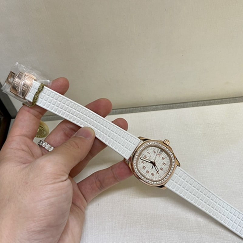 顶级复刻手表百达翡丽手雷女款真金真钻腕表正面图