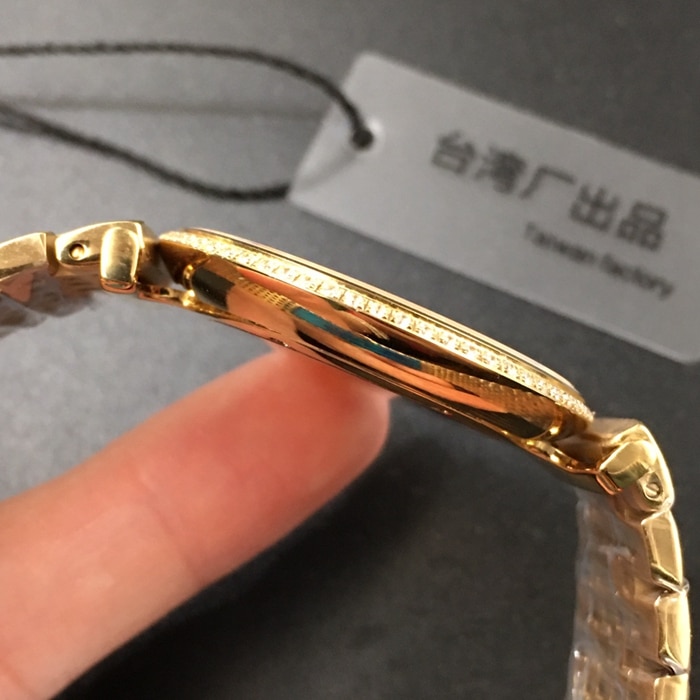 顶级复刻手表浪琴情侣对表金盘金带嘉岚系列石英钢带腕表侧面图