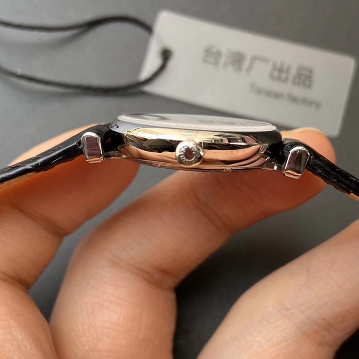 顶级复刻手表浪琴情侣对表白盘黑带嘉岚系列简约石英皮带腕表侧面图