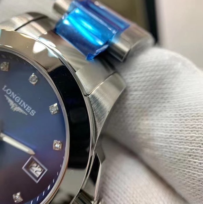 原单顶级复刻手表浪琴女款蓝盘钢带康卡斯系列月相腕表细节图