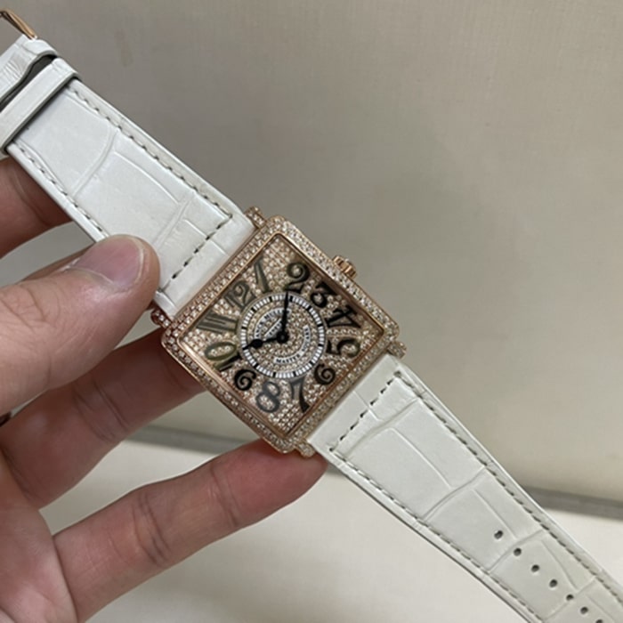 顶级复刻手表法穆兰女款真金真钻皮带手表正面图