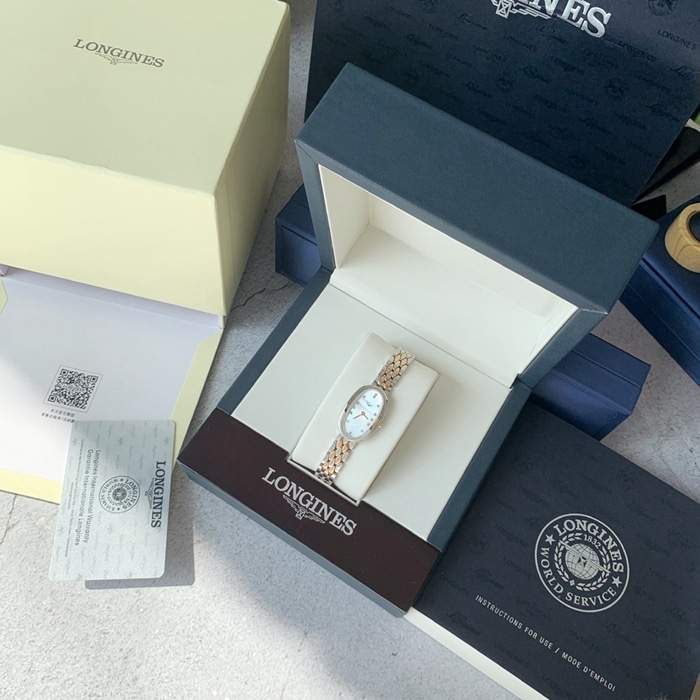 原单顶级复刻手表浪琴女款白盘间金带真金真钻圆舞曲系列钢带腕表正面图