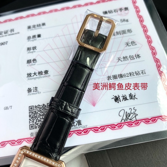 原单顶级复刻手表香奈儿女款白盘黑带石英皮带腕表表扣图