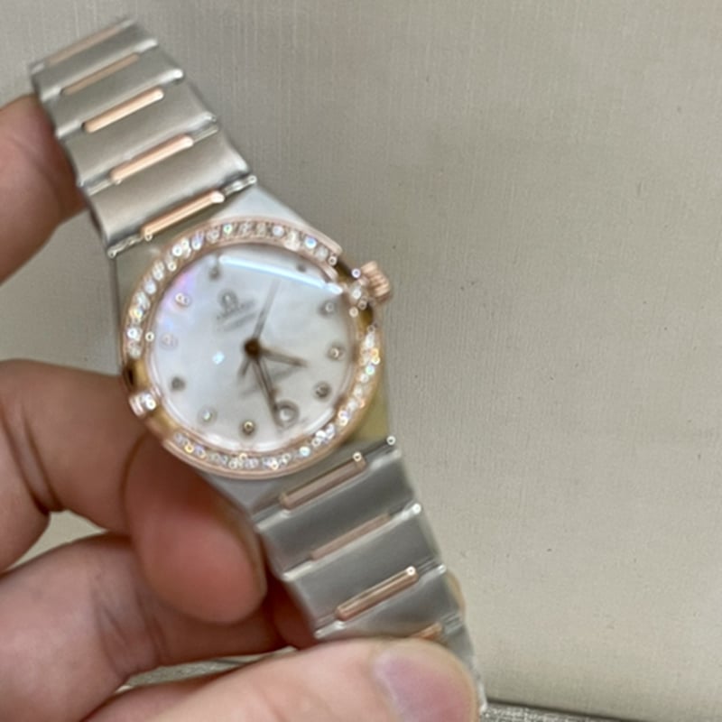 欧米茄星座真金真钻女款腕表正面图