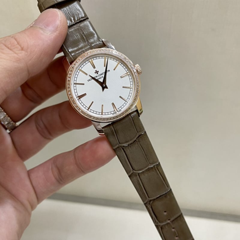 江诗丹顿 纵横四海女款真金真钻腕表正面图