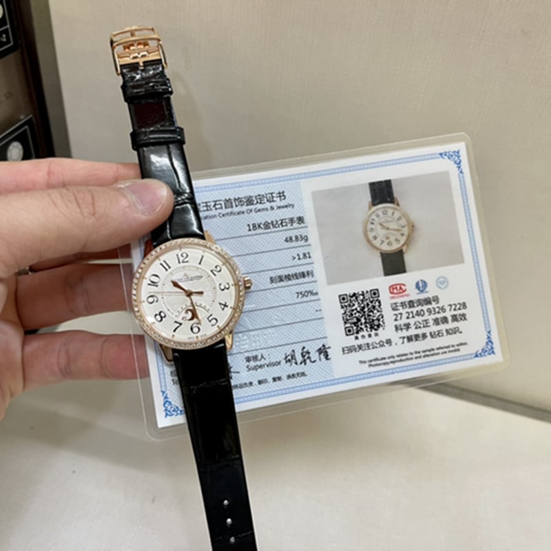 积家约会系列女款真金真钻腕表正面图