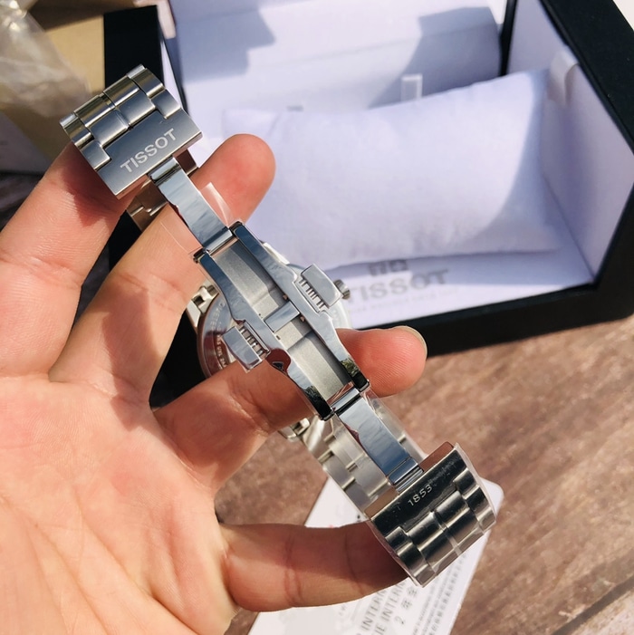 原单顶级复刻手表天梭男款白盘钢带豪致系列大三针自动机械腕表表扣图