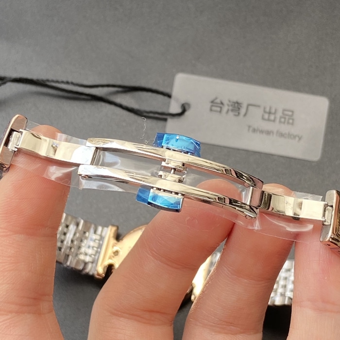 顶级复刻手表浪琴情侣对表白盘金带嘉岚系列石英腕表表扣图