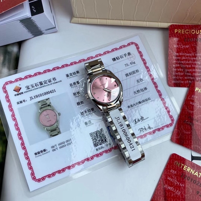 顶级复刻手表欧米茄女款粉盘海马系列钢带腕表正面图