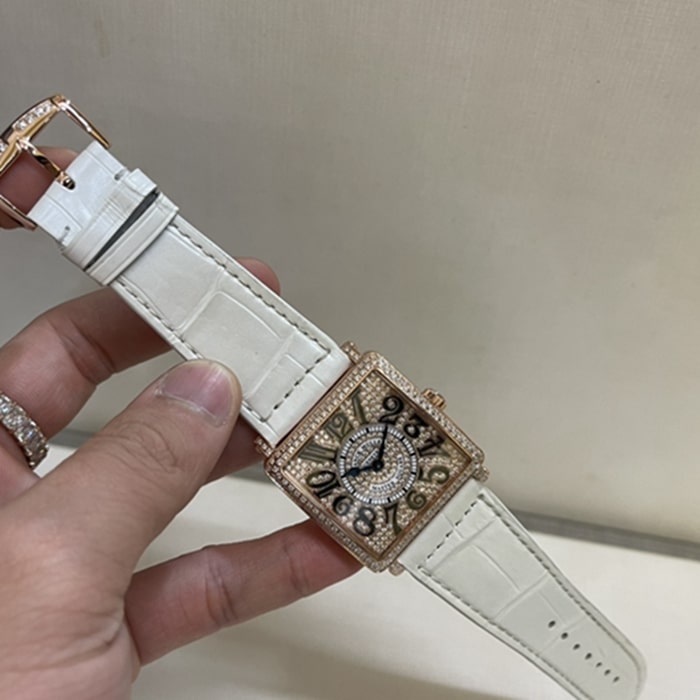 顶级复刻手表法穆兰女款真金真钻皮带手表正面图