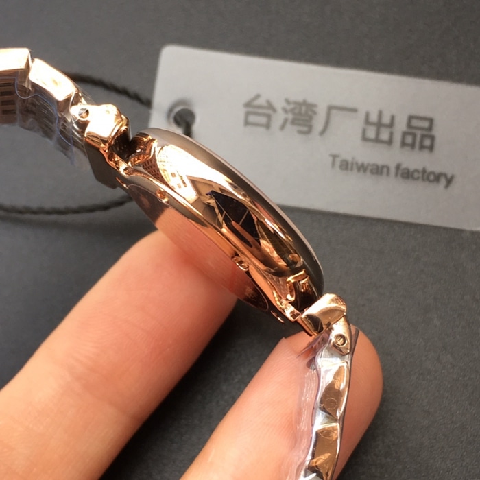 顶级复刻手表浪琴女款玫瑰金带情侣对表嘉岚系列石英腕表侧面图