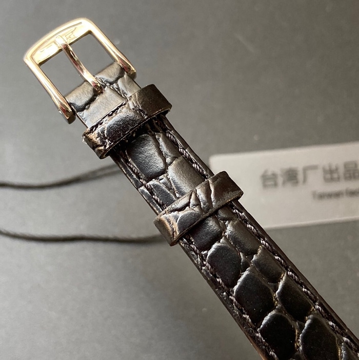 顶级复刻手表浪琴情侣对表白盘黑带超薄嘉岚系列皮带腕表表扣图