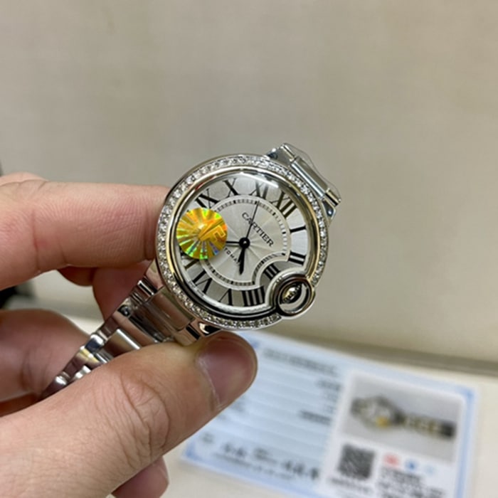 顶级复刻手表卡地亚 蓝气球女款真金真钻钢带腕表正面图