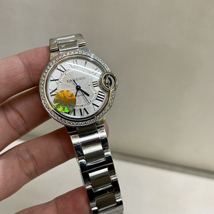 顶级复刻手表卡地亚 蓝气球女款真金真钻钢带腕表正面图