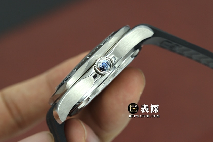顶级复刻手表欧米茄男款蓝盘海马系列腕表侧面实拍图