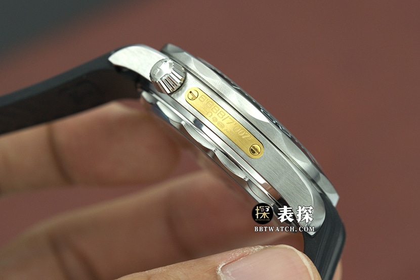 顶级复刻手表欧米茄男款蓝盘海马系列腕表侧面实拍图