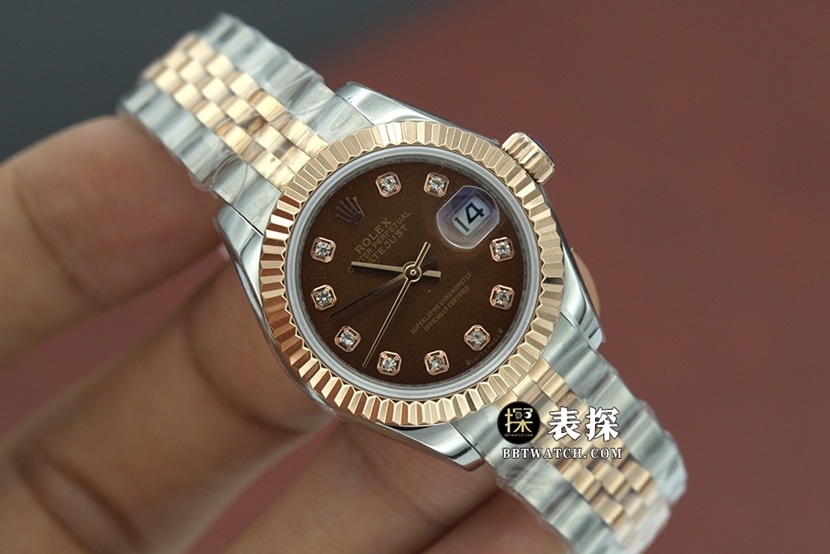 顶级复刻手表劳力士女款棕盘蚝式恒动日志型钢带腕表正面实拍图