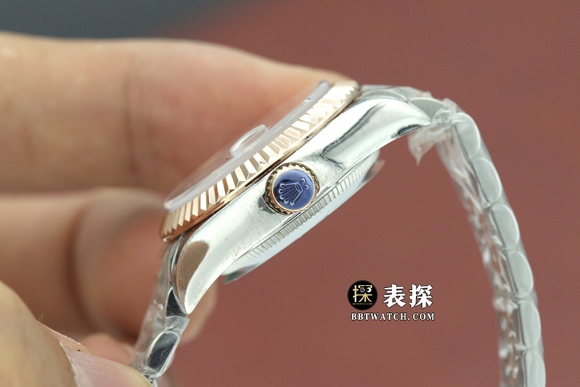 顶级复刻手表劳力士女款棕盘蚝式恒动日志型钢带腕表侧面实拍图