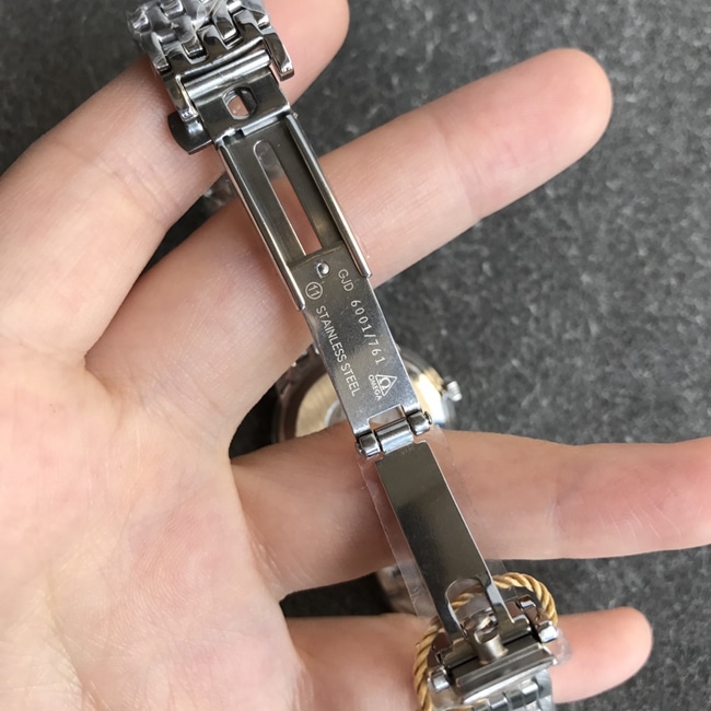 DK厂顶级复刻欧米茄一比一手表女款黑盘钢带新款天然真钻石英蝶飞系列手表表扣图