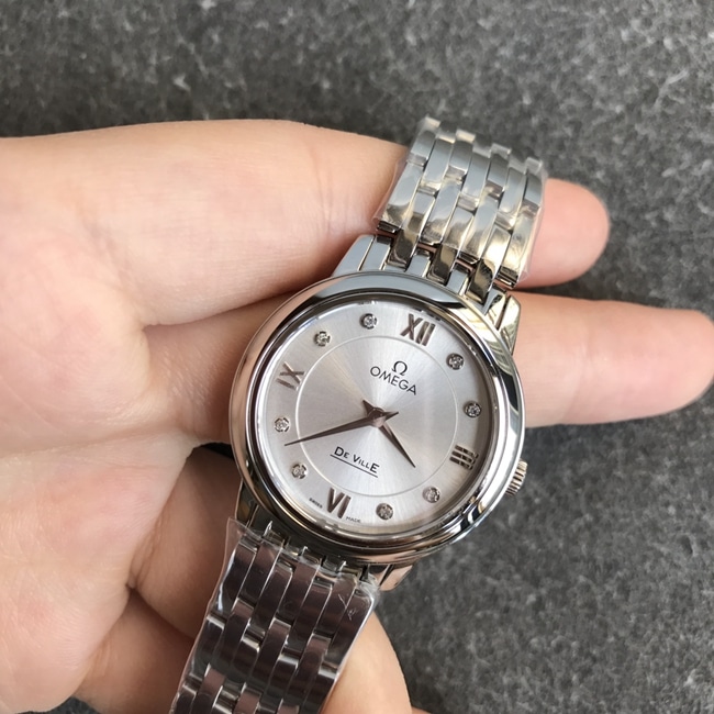 DK厂欧米茄顶级复刻表女款白盘钢带新款蝶飞系列天然真钻石英手表正面图