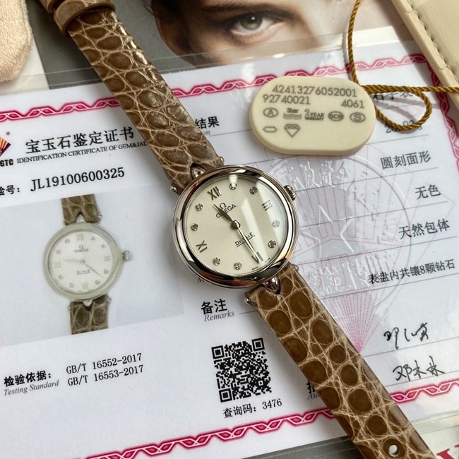 顶级复刻原单手表欧米茄女款白盘棕带蝶飞系列真金真钻石英手表正面图