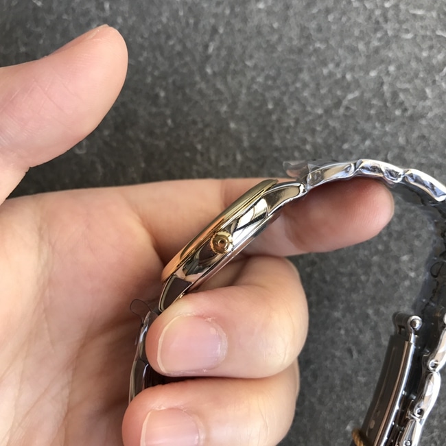 DK厂顶级复刻欧米茄复刻手表女款金盘间金带蝶飞系列石英手表侧面图